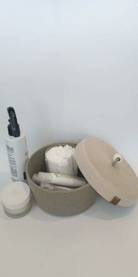 Корзинка из шнура круглая с крышкой