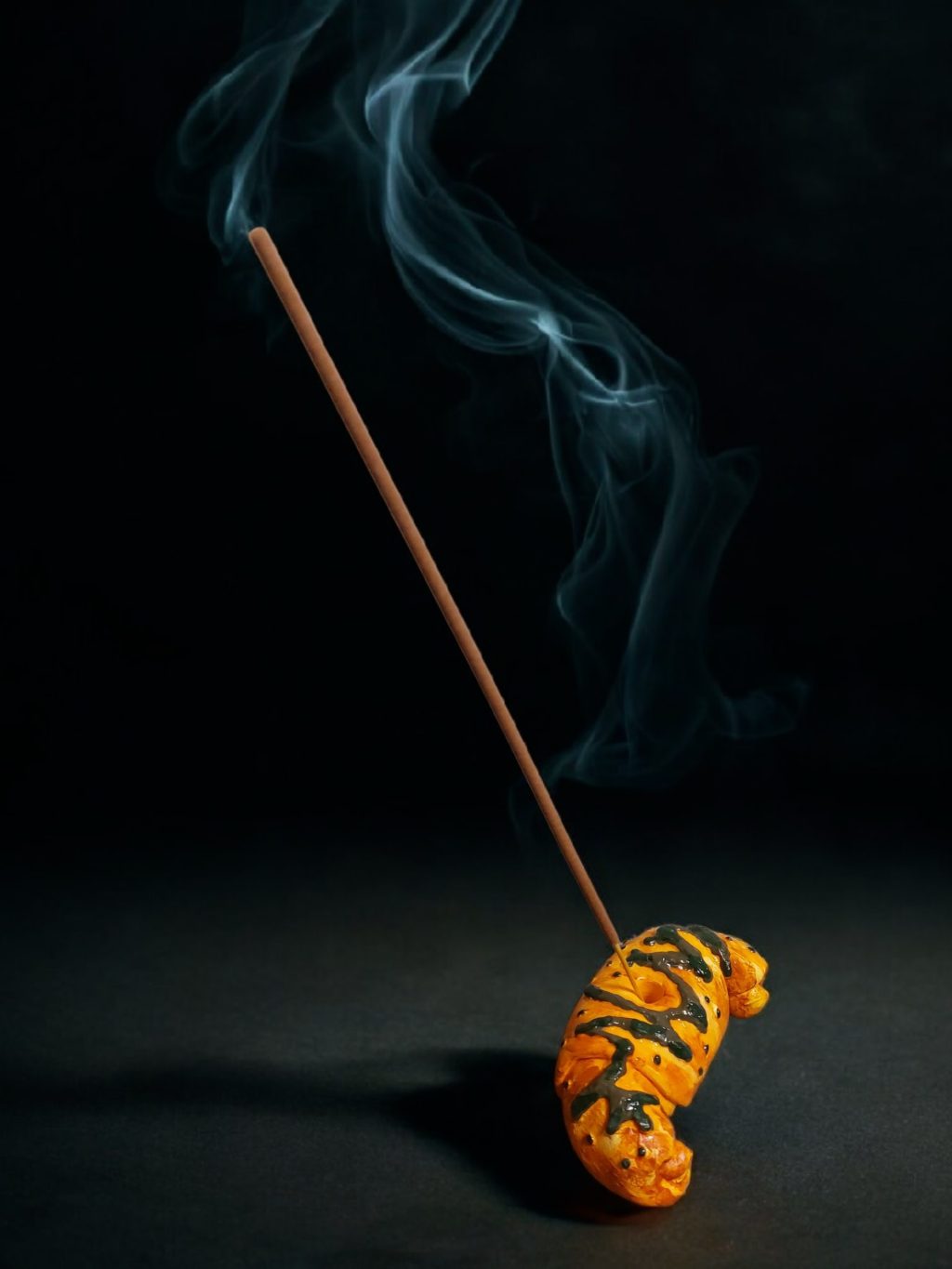 Круассан фисташковый. Подставка под аромапалочку