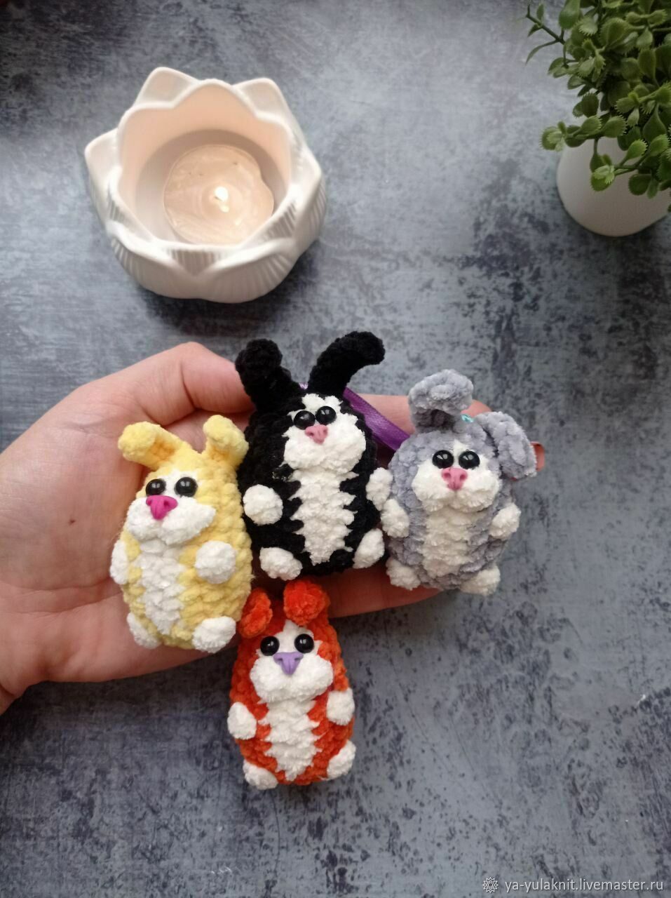 Вязаный брелок котик/зайка