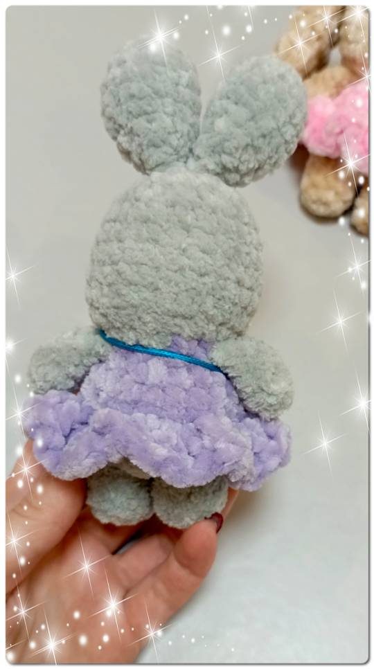 Зайка-малышка с стоячими ушками