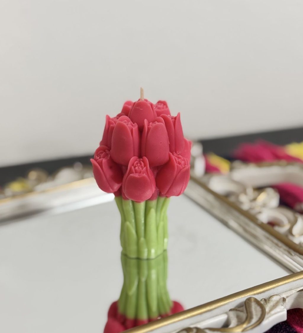 Свеча букет тюльпанов к 8 марта