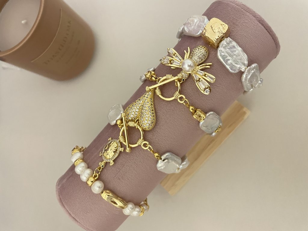 Браслет из натурального жемчуга с подвеской