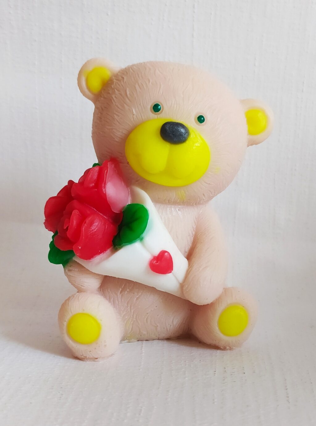 сувенирное мыло «Мишка большой с букетом роз»