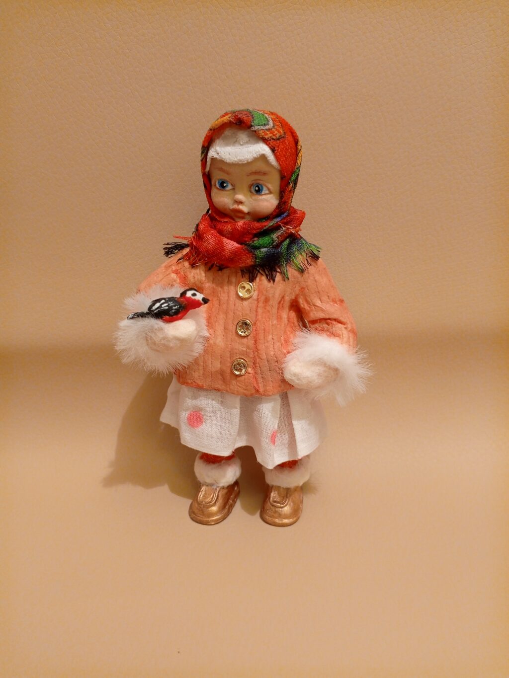 Ватная игрушка «Девочка со снегирем»