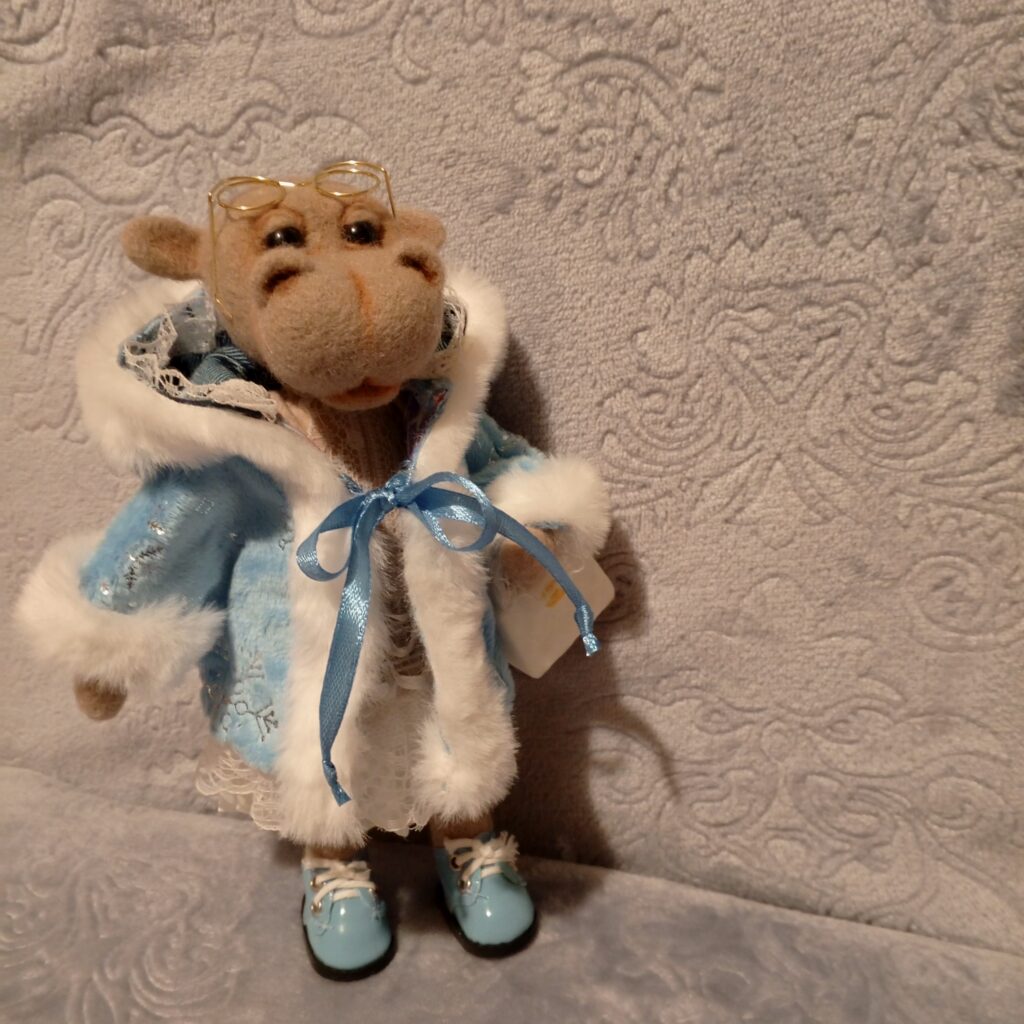 Бегемотинка-снегурочка