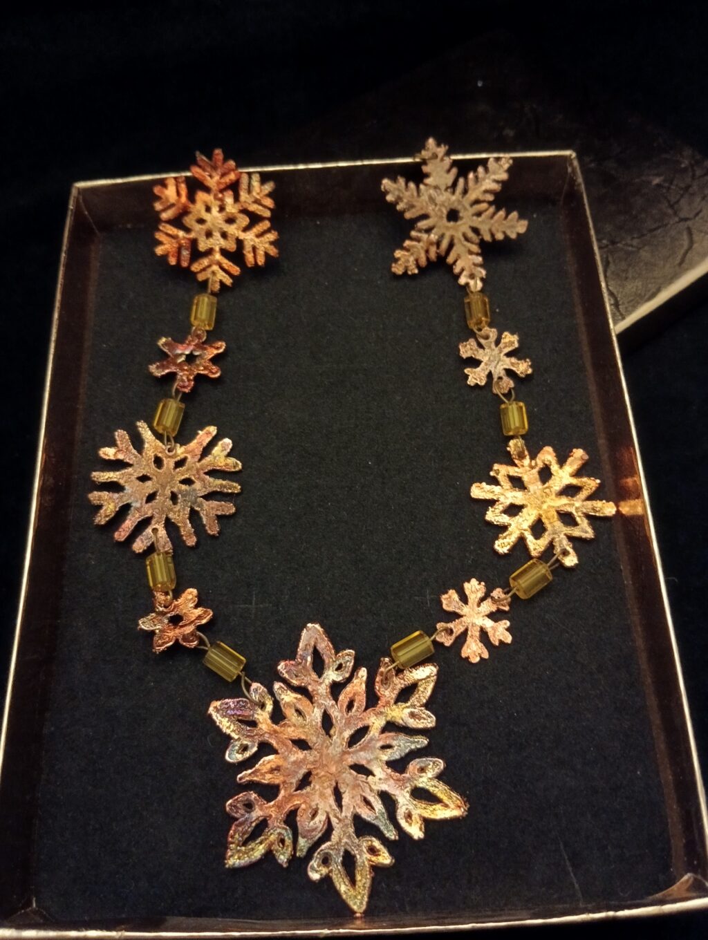 колье Снежинки