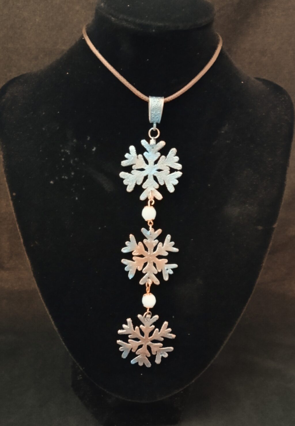 подвеска — галстук Зимняя нежность