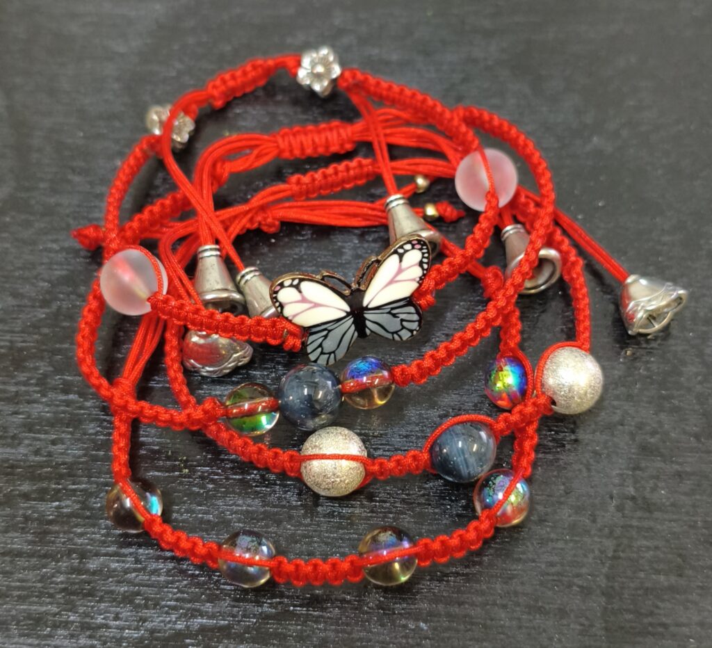 Браслет в подарочной коробке