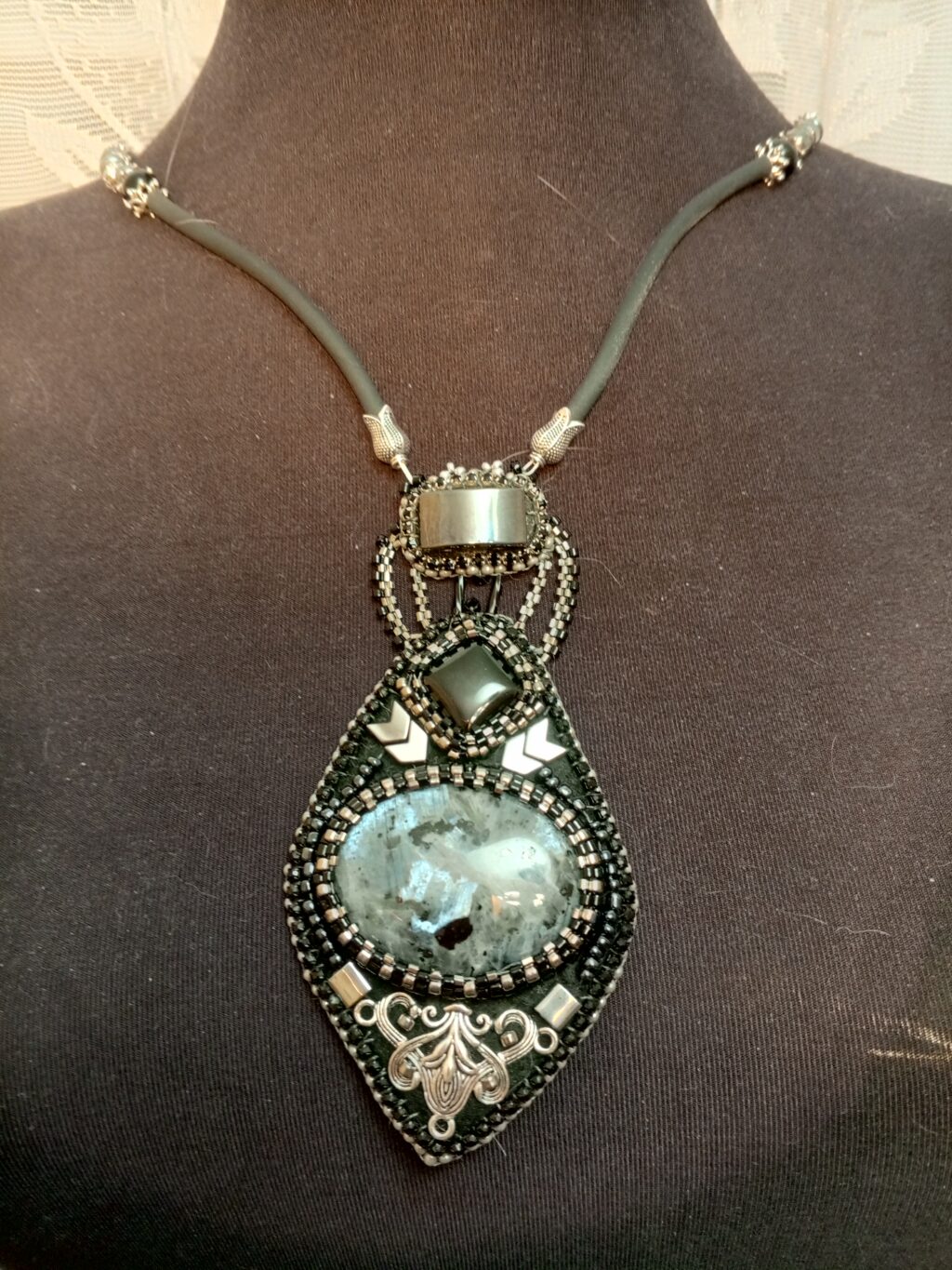 Кулон Зазеркалье