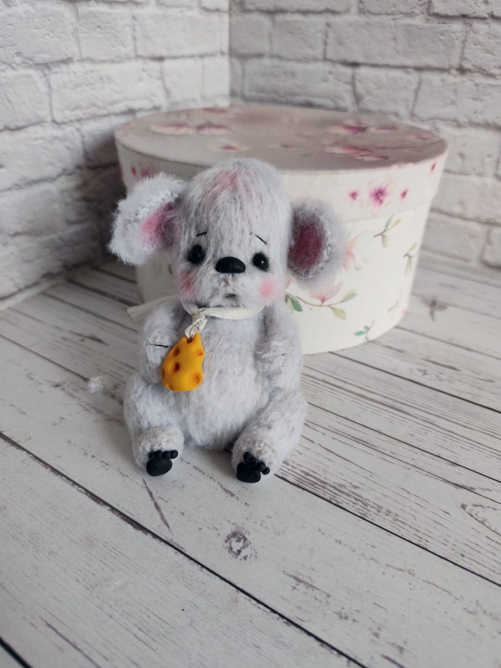 Вязаный мышонок