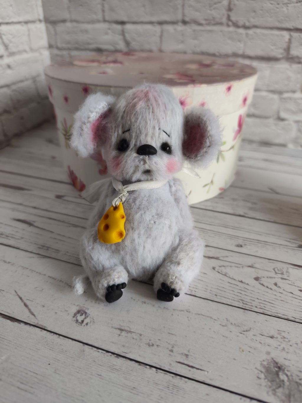 Вязаный мышонок