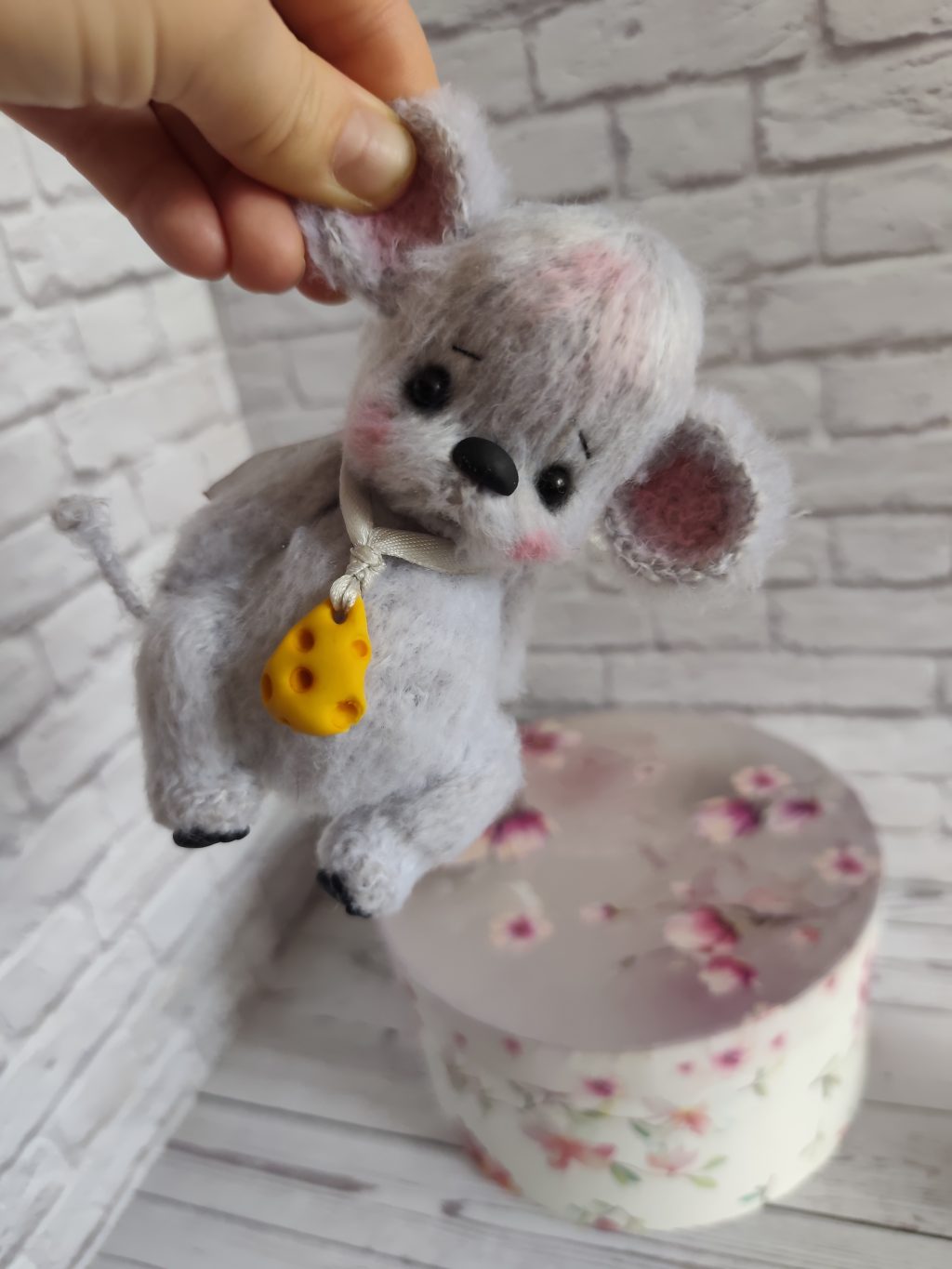 Вязаный мышонок