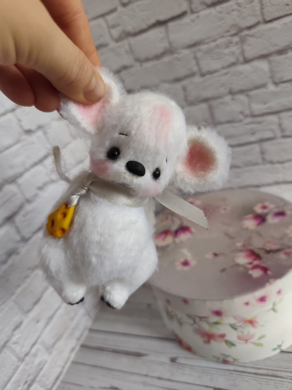 Вязаный мышонок