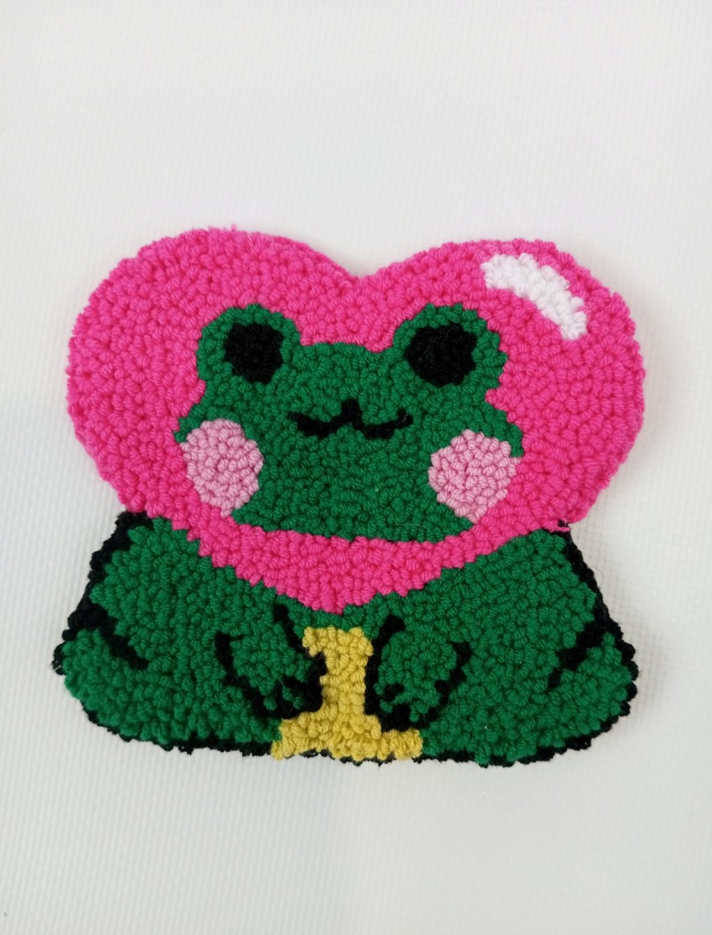 Лягушонок с розовым сердцем (подставка под кружку)