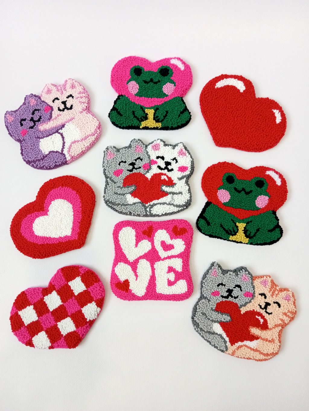 Лягушонок с розовым сердцем (подставка под кружку)