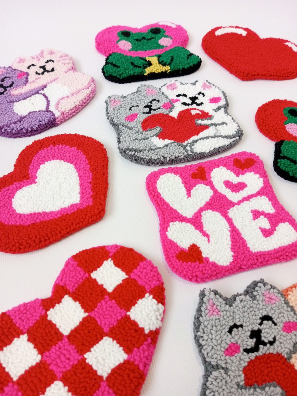 Лягушонок с розовым сердцем (подставка под кружку)