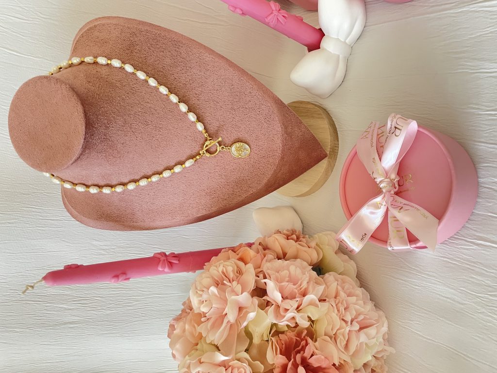 Колье из натурального жемчуга с кулоном