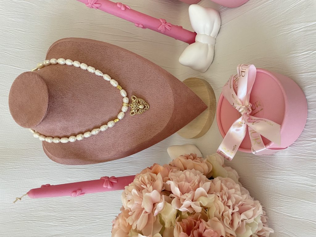 Колье из натурального жемчуга с кулоном