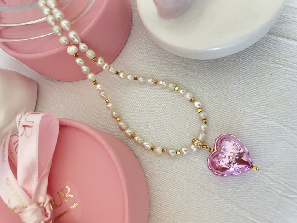 Колье из натурального жемчуга с кулоном