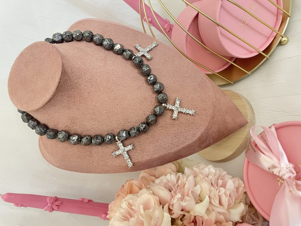 Колье из натурального вулканического камня с подвесками