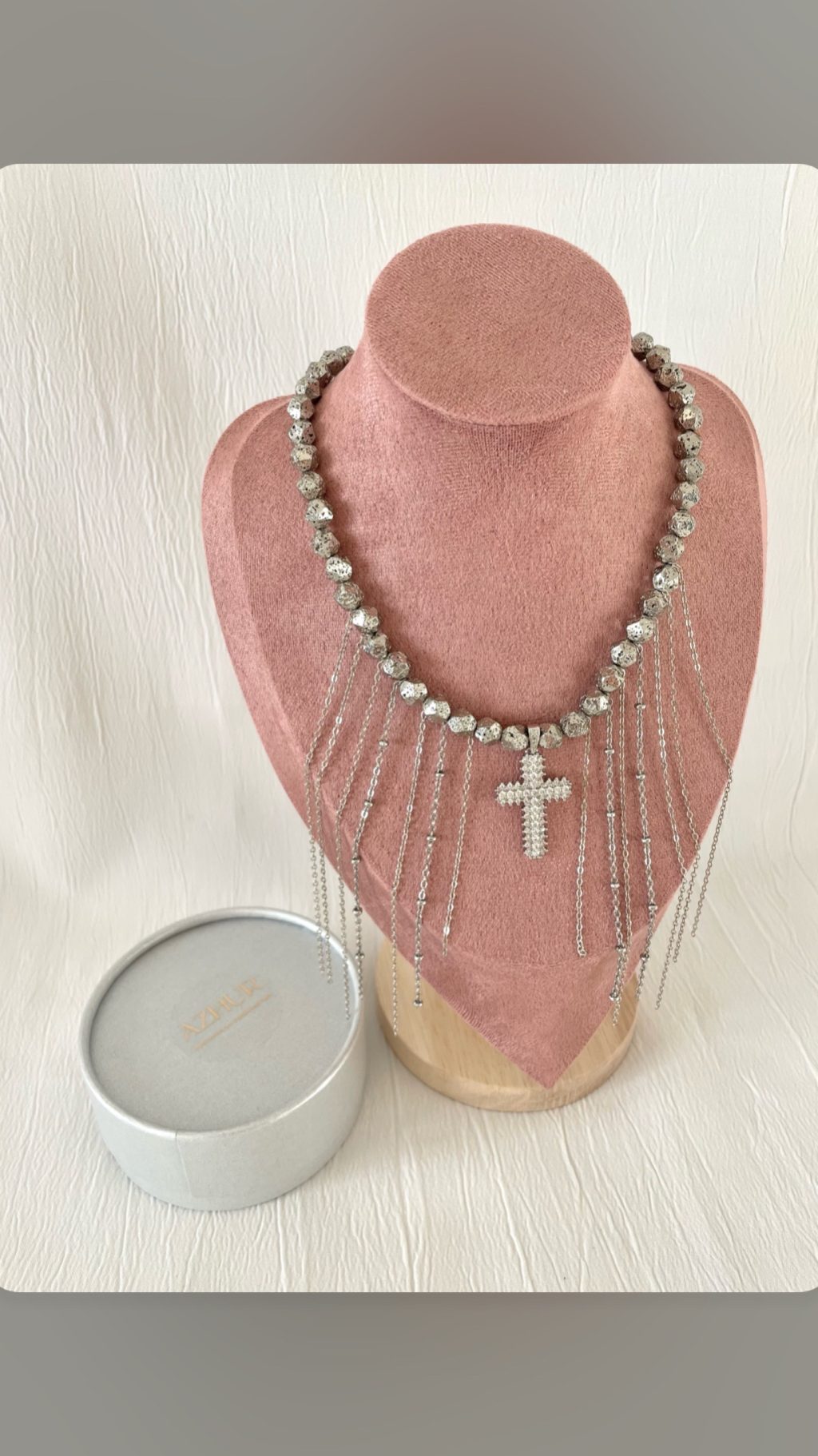 Колье из натурального вулканического камня