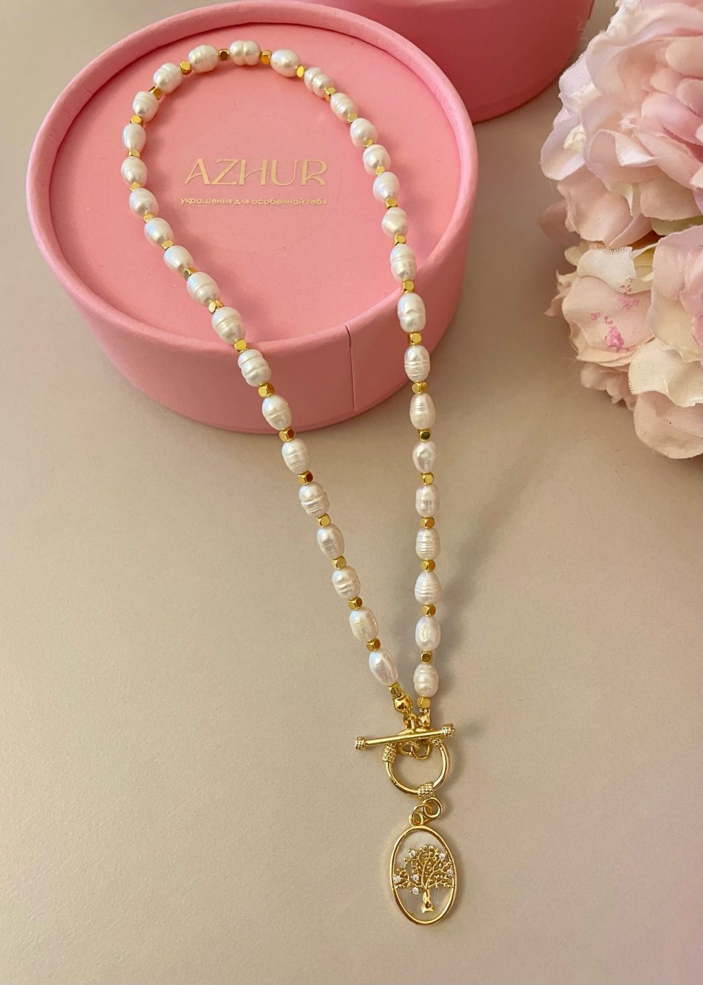 Колье из натурального жемчуга с кулоном