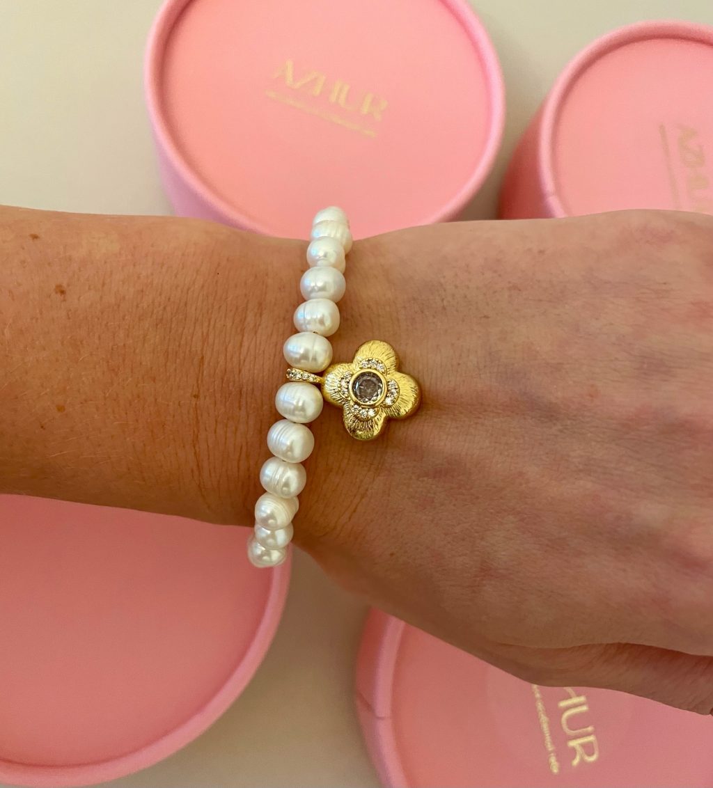 Браслет из натурального жемчуга с подвеской