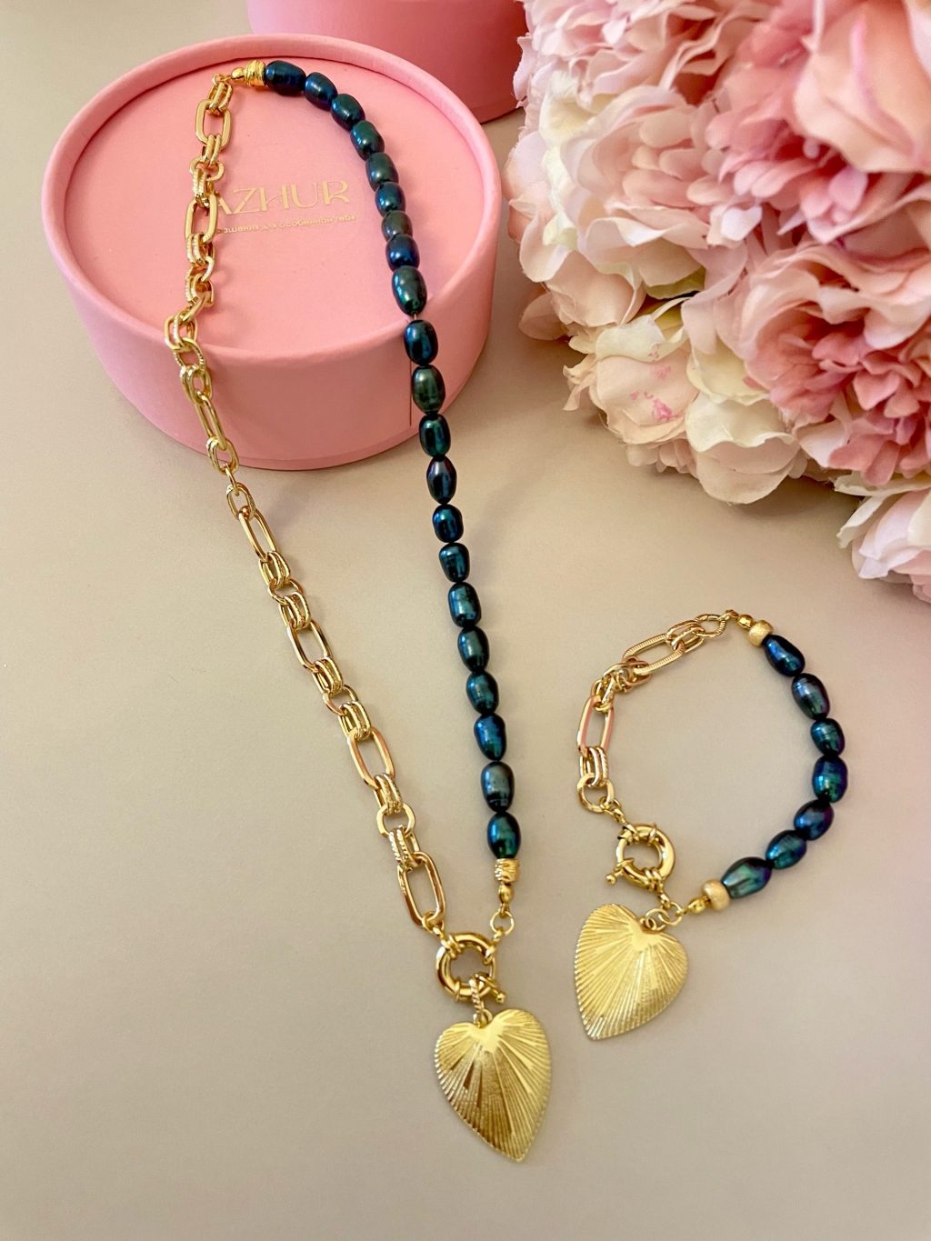 Браслет из натурального черного жемчуга с подвеской.