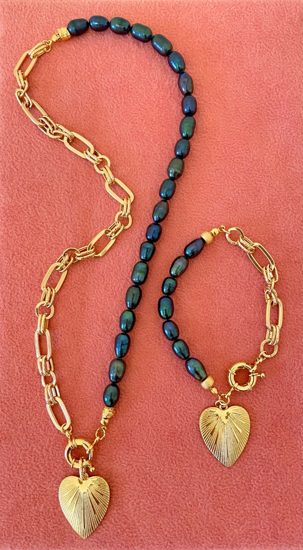 Браслет из натурального черного жемчуга с подвеской.