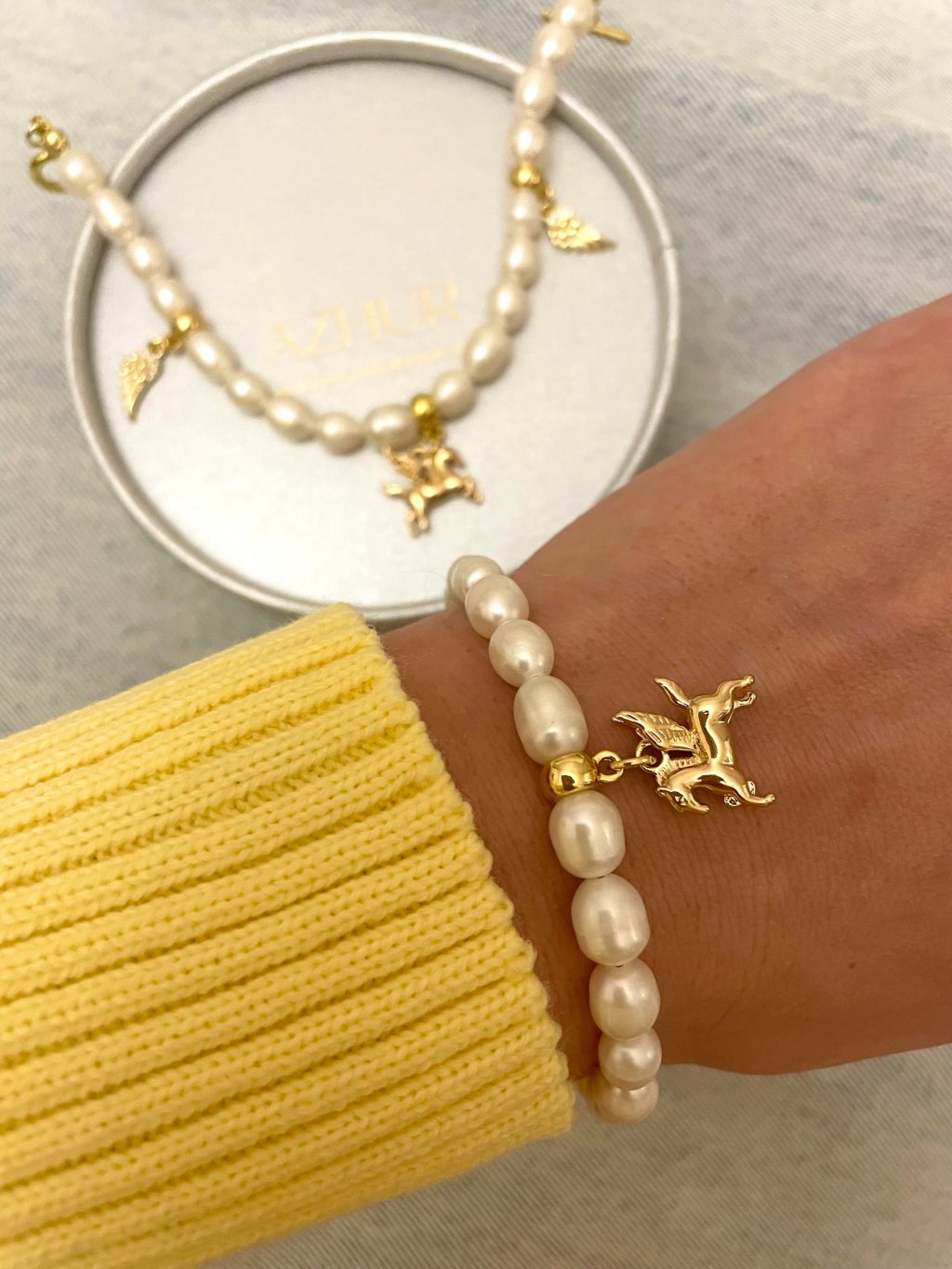 Браслет из натурального жемчуга с подвеской.