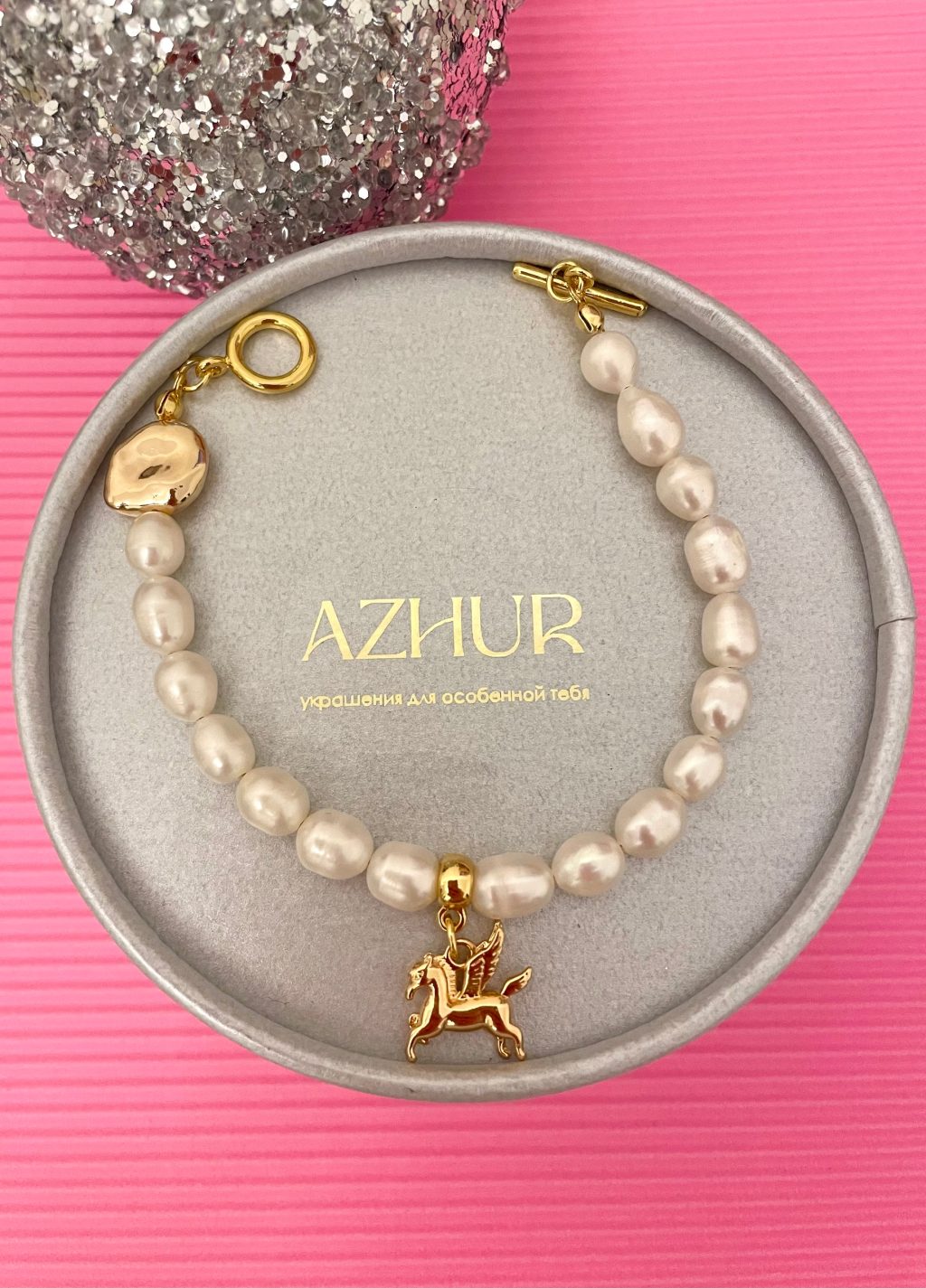 Браслет из натурального жемчуга с подвеской.
