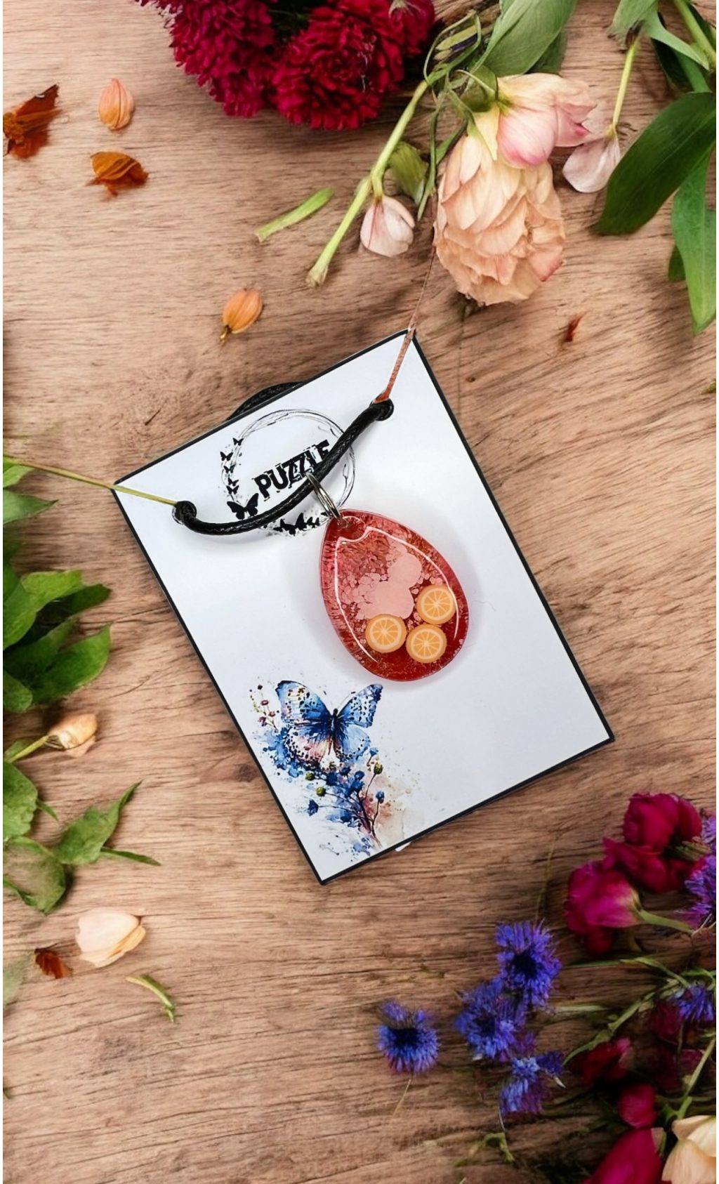 Кулон из эпоксидной смолы