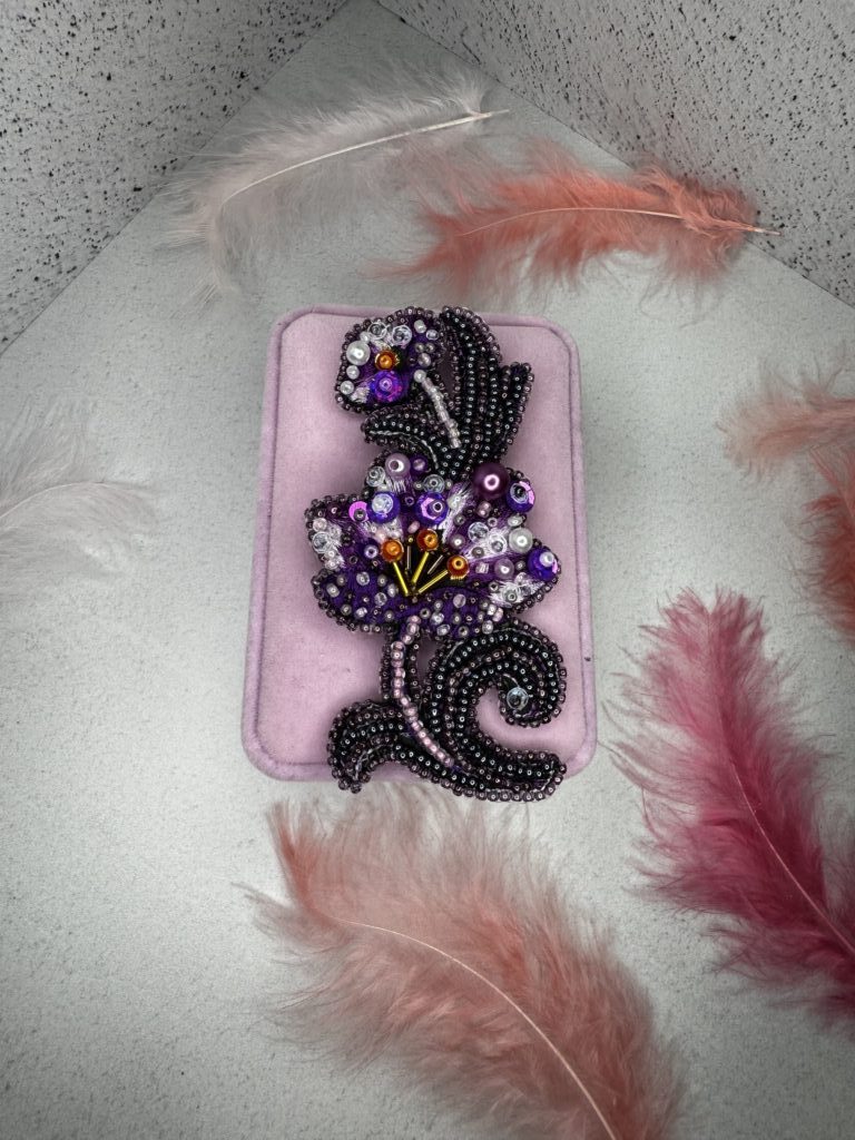 Брошь «Анютины глазки»