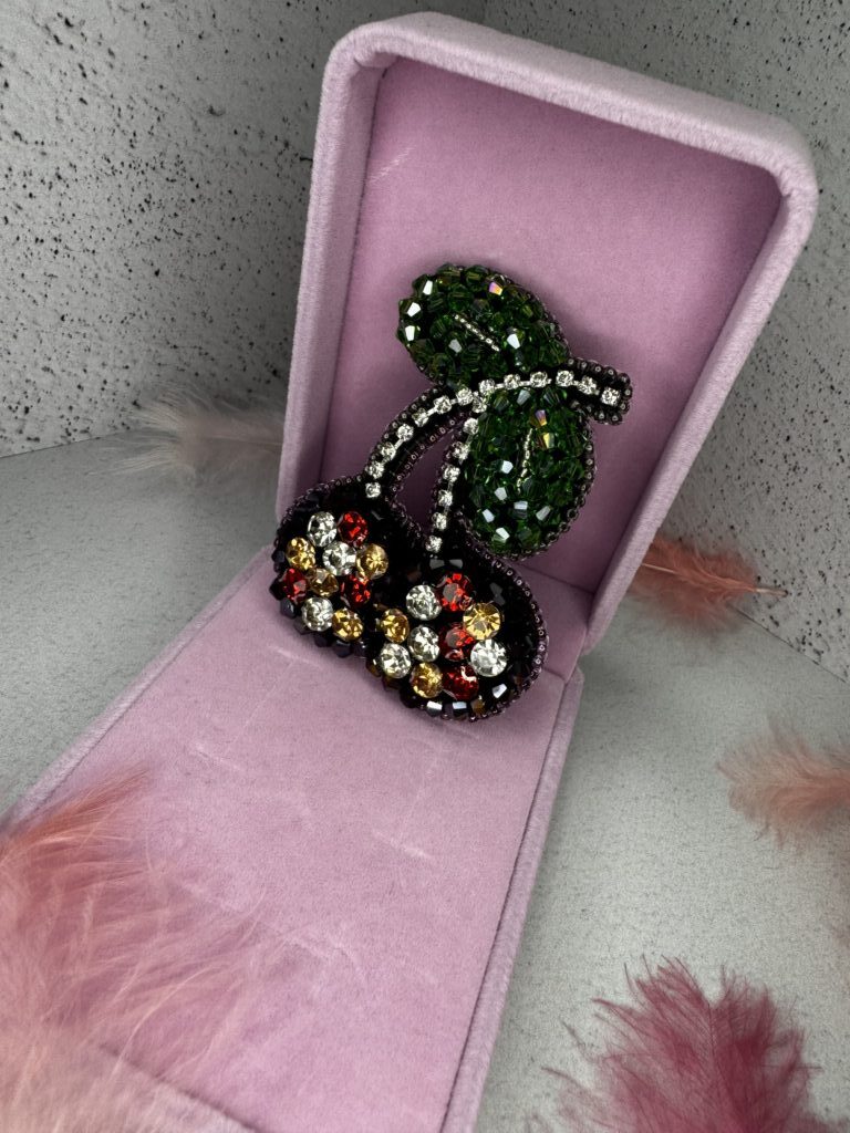 Брошь «Спелая Вишня»