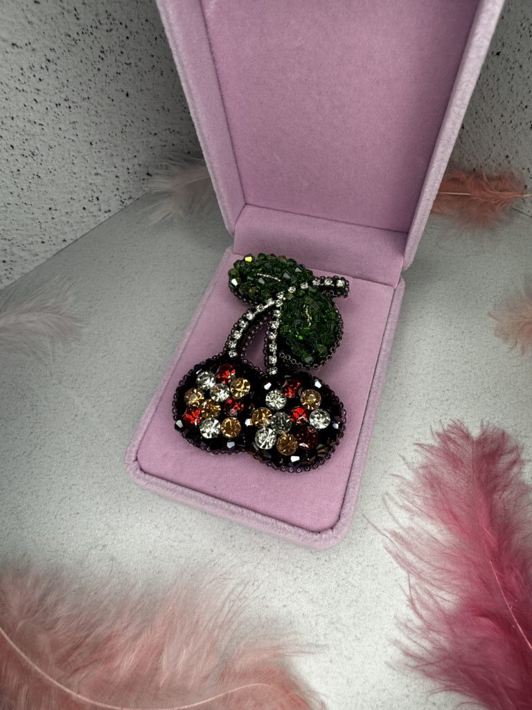 Брошь «Спелая Вишня»