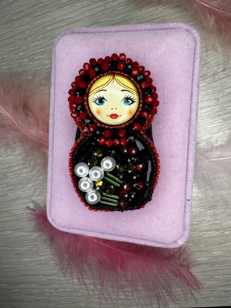 Брошь «Матрешка Фрося»
