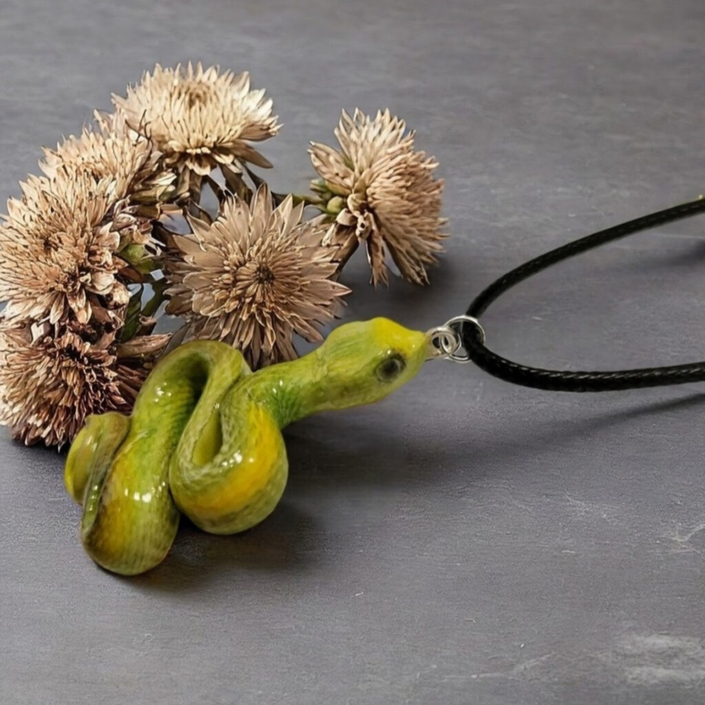 Кулон «змейка»