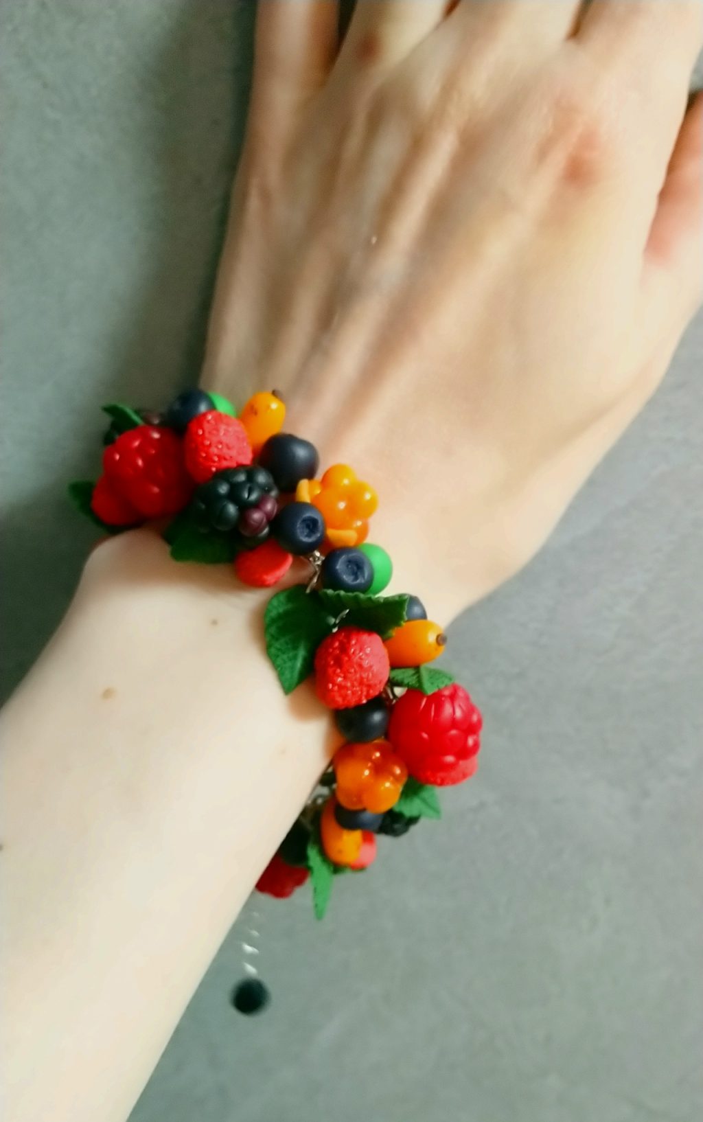 Браслет лесные ягоды из полимерной глины