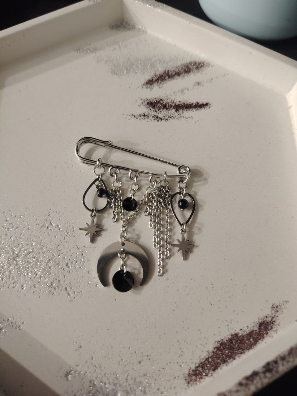 НОЧЬ ТЕМНА(2).булавка декоративная с кристаллом Сваровски и агатом