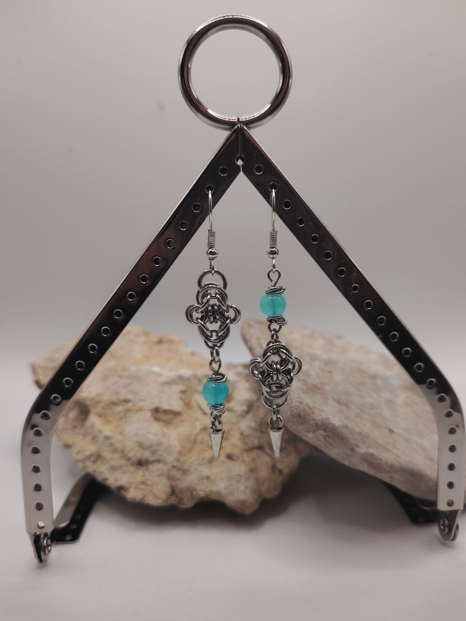 СИЯНИЕ ЧИСТОГО ЦВЕТА. кольчужные серьги с акриловыми бусинами