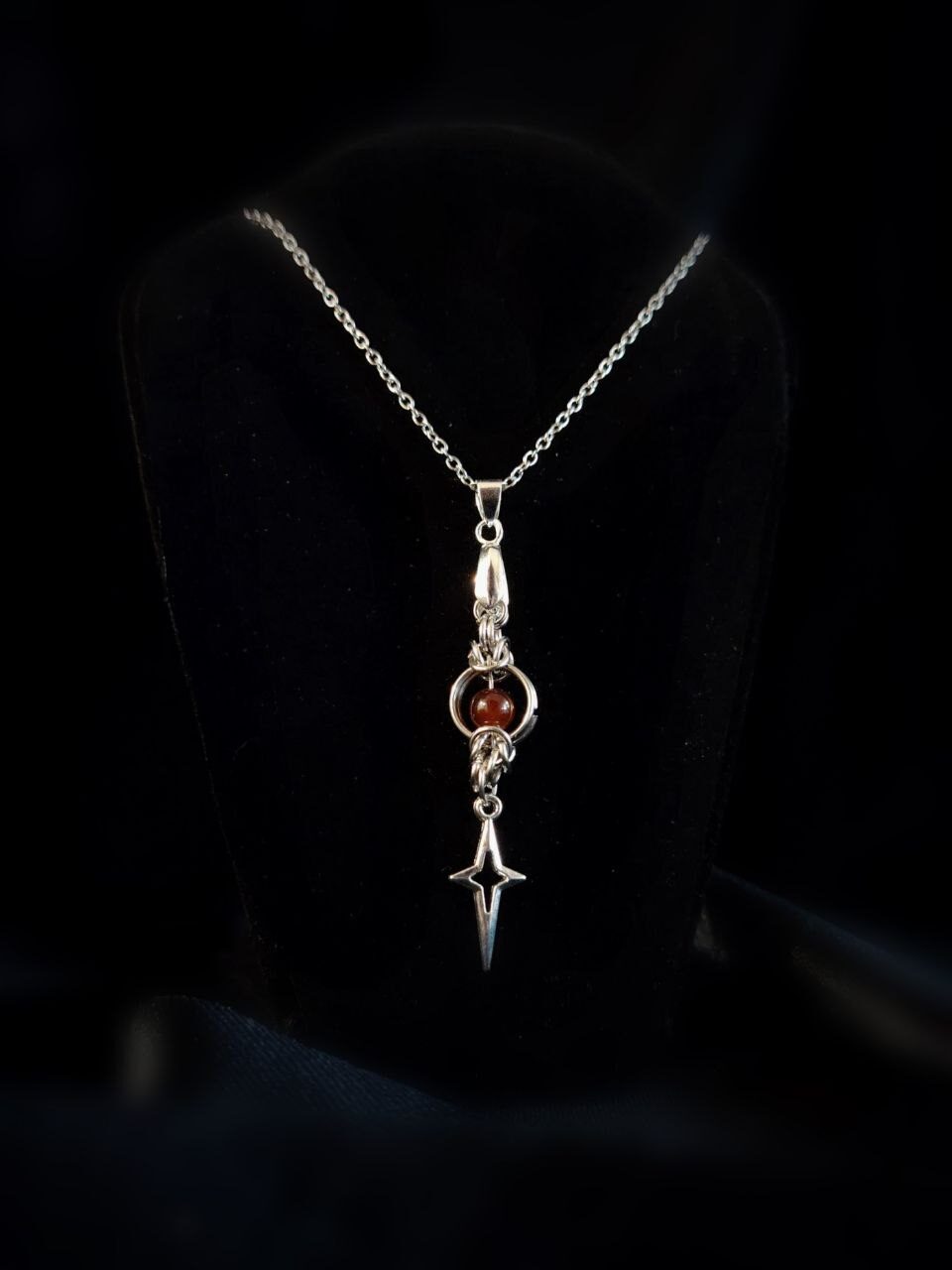 МОНО. кольчужный кулон с гранатом