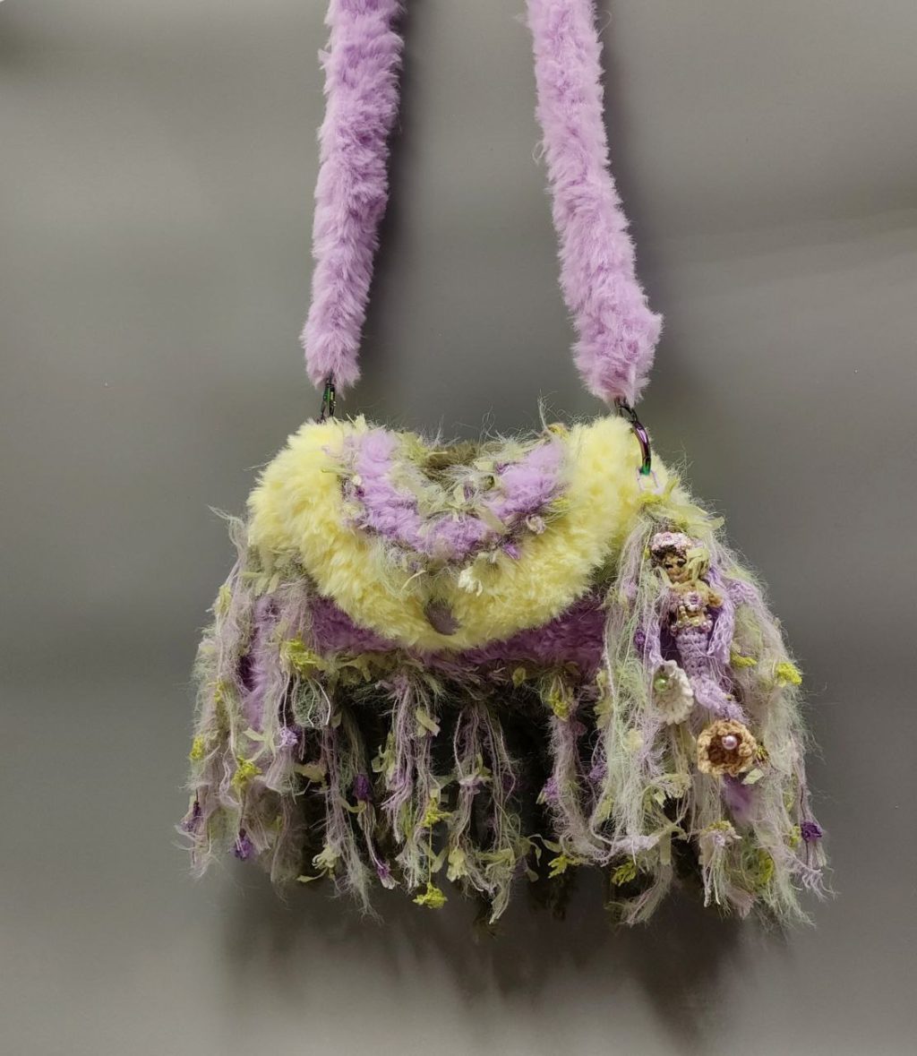 Сумка меховая с обвесом русалка