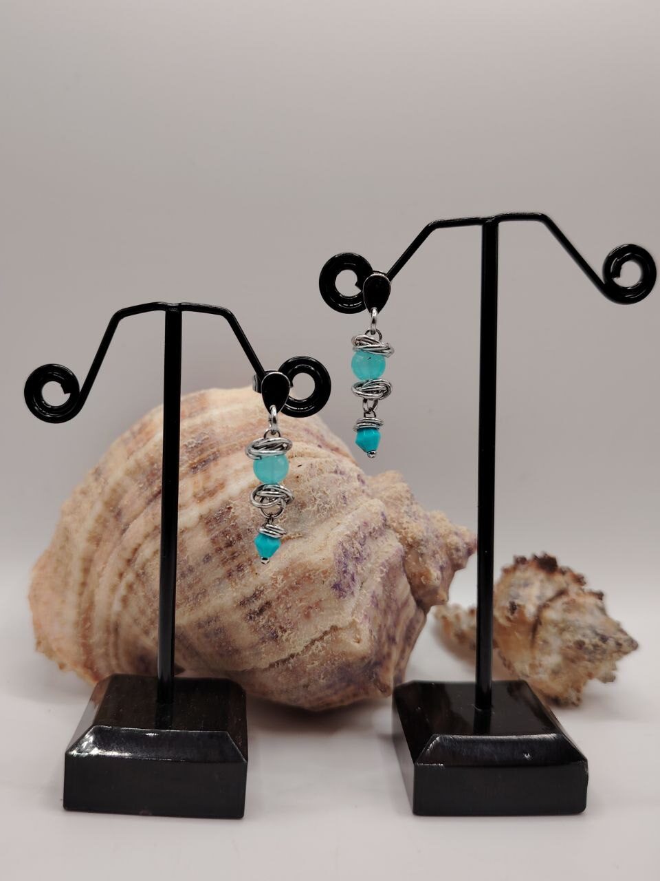 ГОЛУБАЯ ЖЕМЧУЖИНА. кольчужные серьги с бирюзой и акрилом.