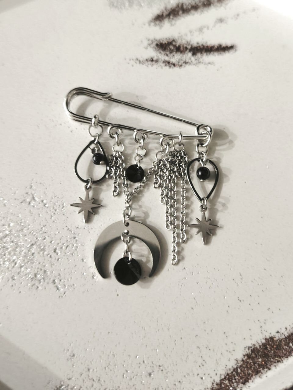 НОЧЬ ТЕМНА(2).булавка декоративная с кристаллом Сваровски и агатом