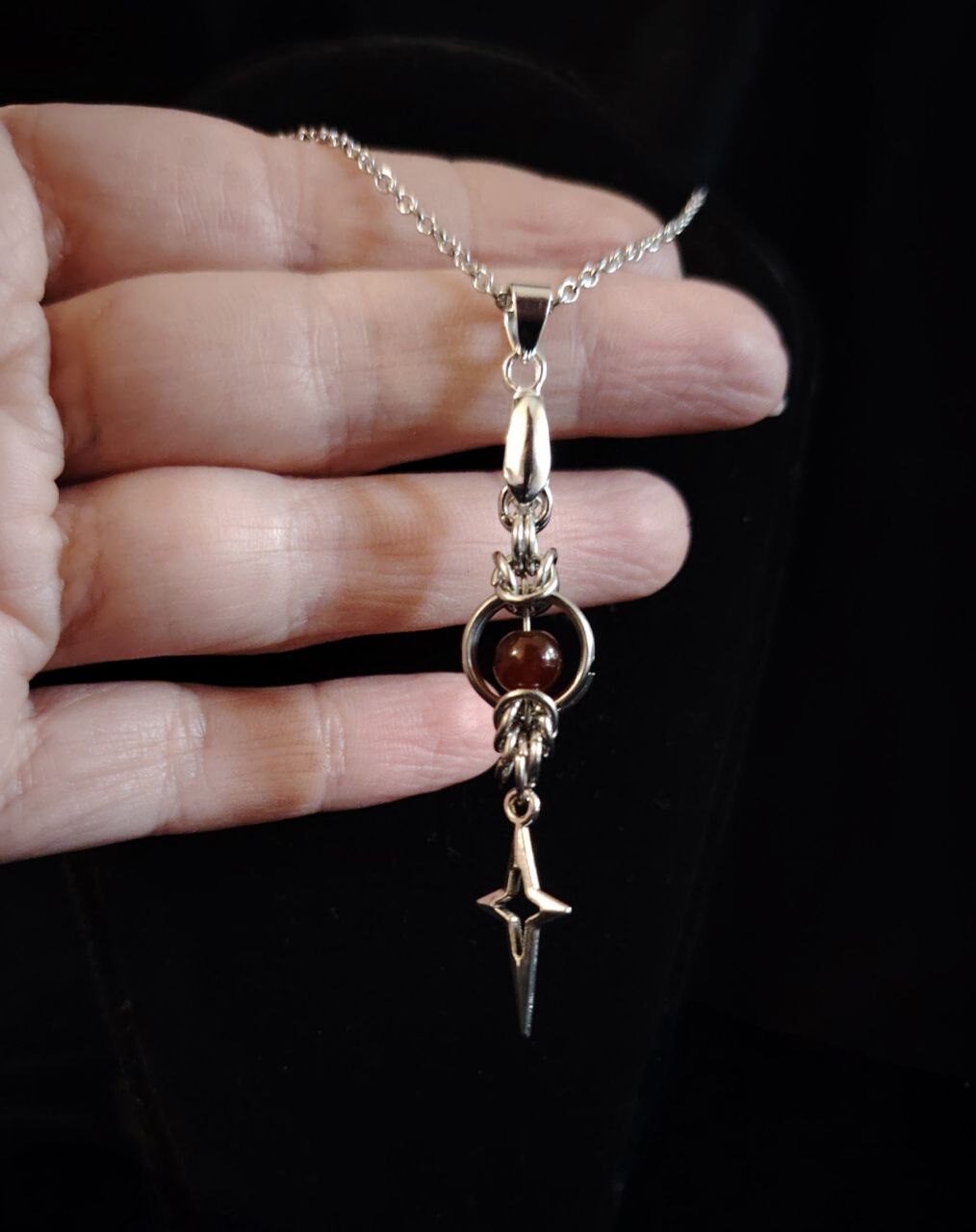 МОНО. кольчужный кулон с гранатом