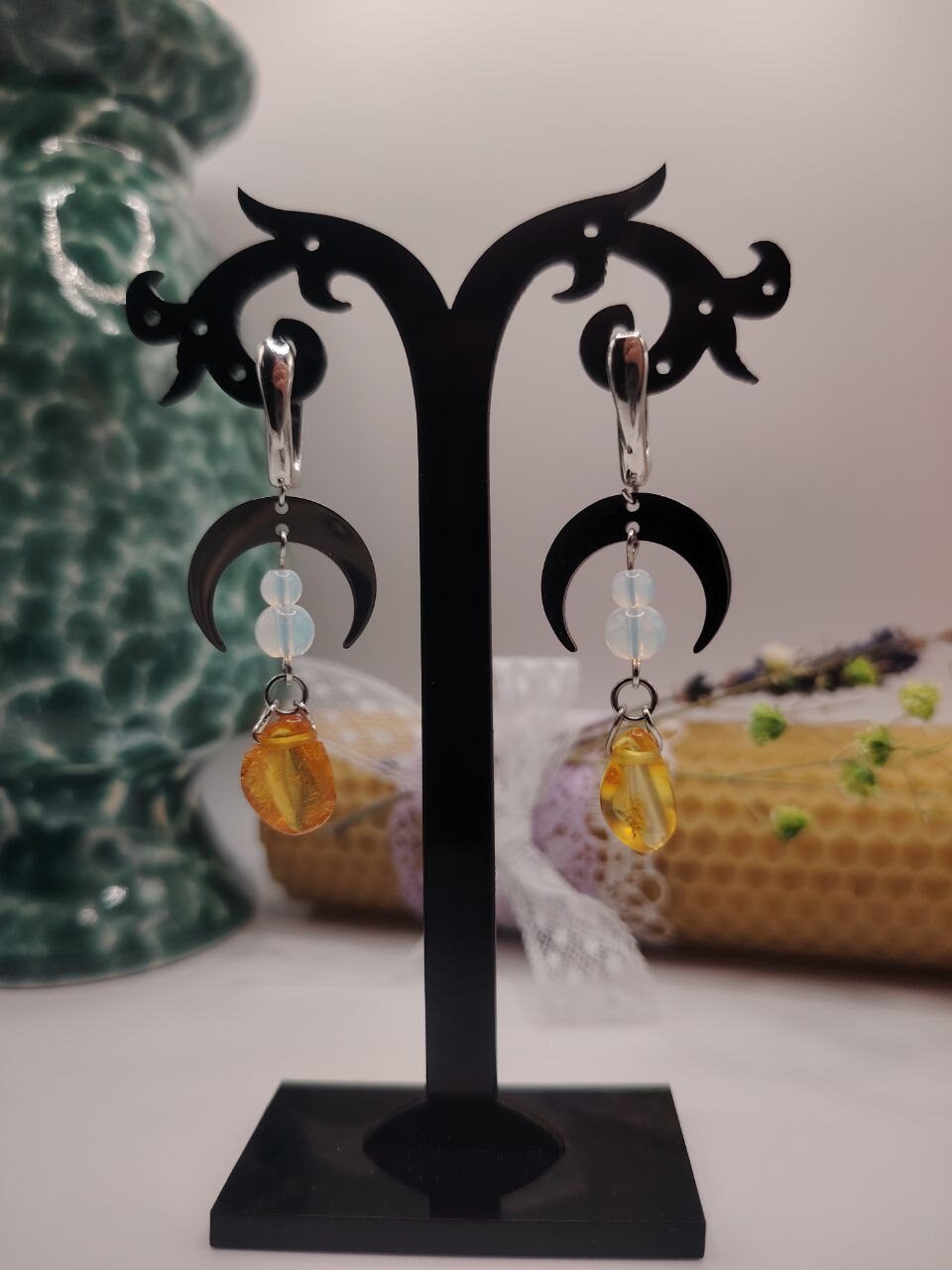 ТАНЕЦ ОПАВШИХ ЛИСТЬЕВ. Серьги с янтарем и опалитом