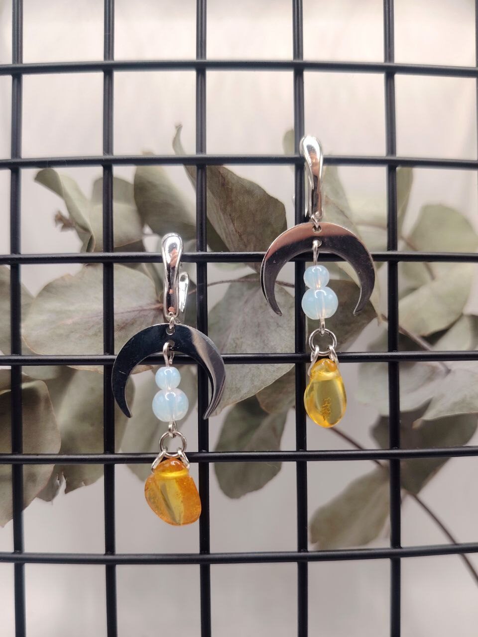 ТАНЕЦ ОПАВШИХ ЛИСТЬЕВ. Серьги с янтарем и опалитом