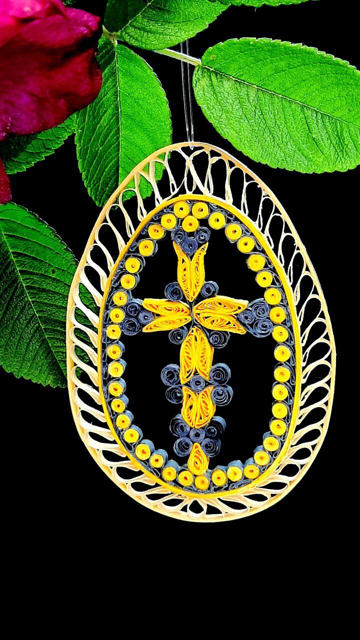 Ажурное, невесомое пасхальное яйцо-магнит в технике квиллинг.