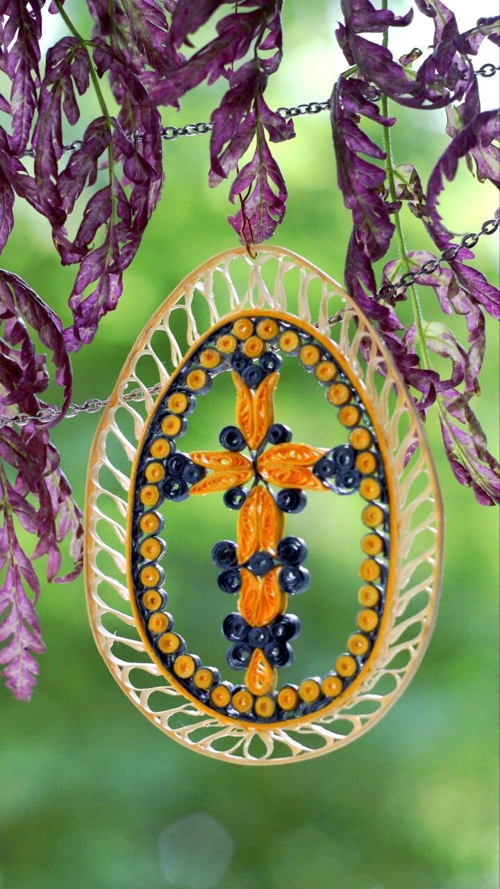 Ажурное, невесомое пасхальное яйцо-магнит в технике квиллинг.