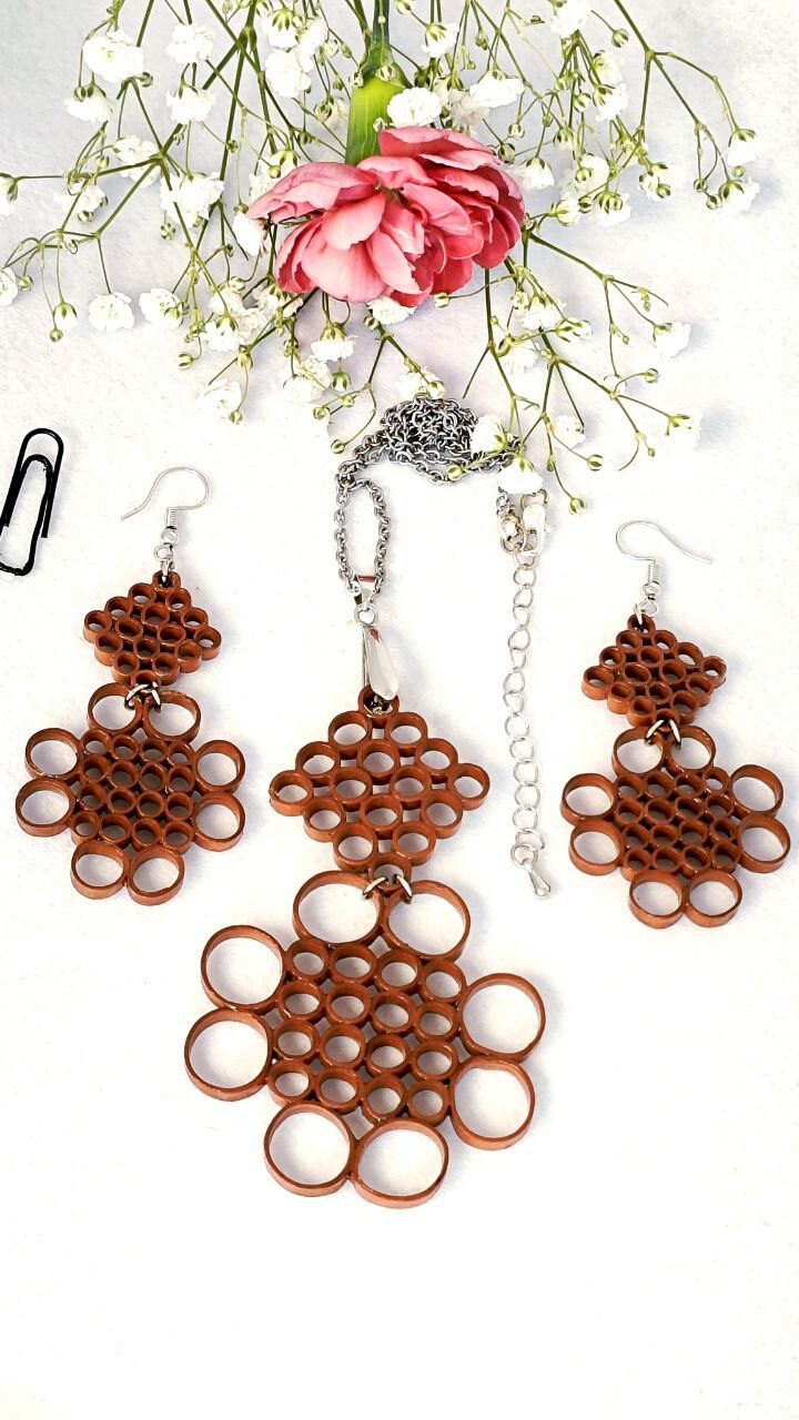 Комплект украшений квиллинг.